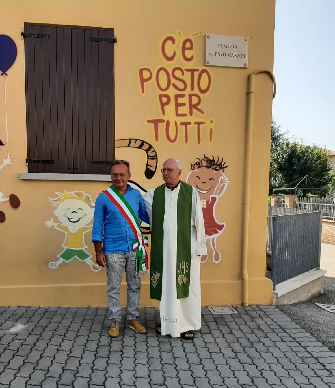 Il Sindaco Massimiliano Vogli insieme a Don Pino Mangano, Parroco di Malalbergo.