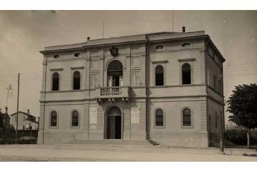 Foto del Municipio di Malalbergo antecedente al 1922. Progettato da Giuseppe Mengoni, fu distrutto nel bombardamento del 19 aprile 1945.